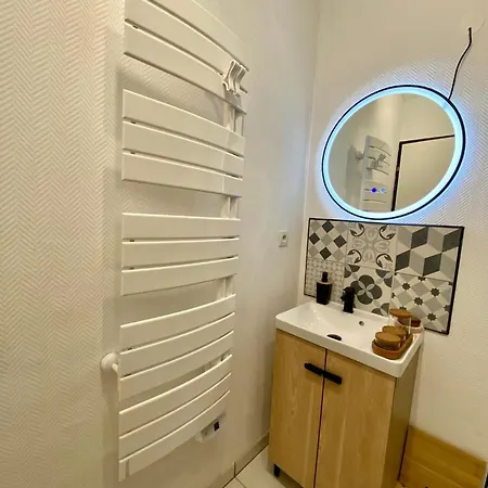 Apartment La Coquille: Bright, Cozy, 3 Min From Parc Expo Poitiers