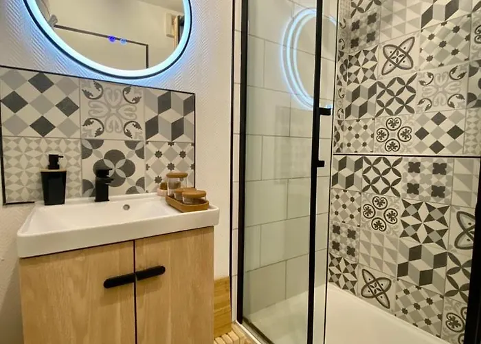 Apartment La Coquille: Bright, Cozy, 3 Min From Parc Expo Poitiers