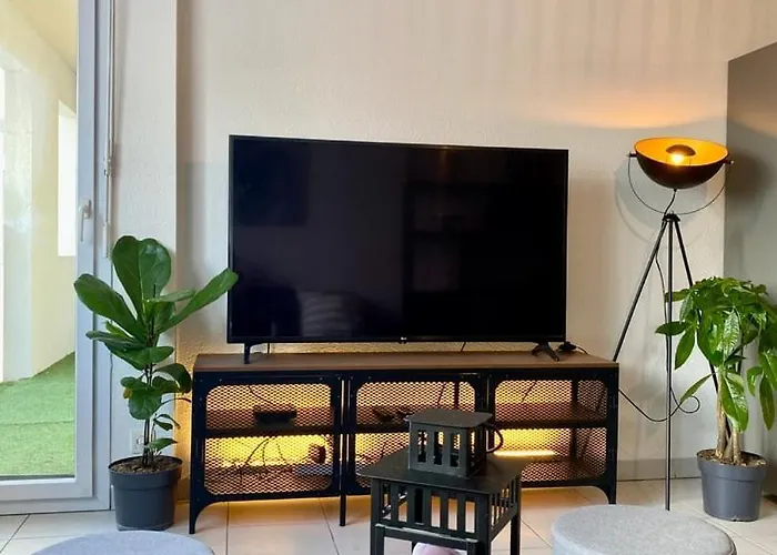 Apartment La Coquille: Bright, Cozy, 3 Min From Parc Expo *